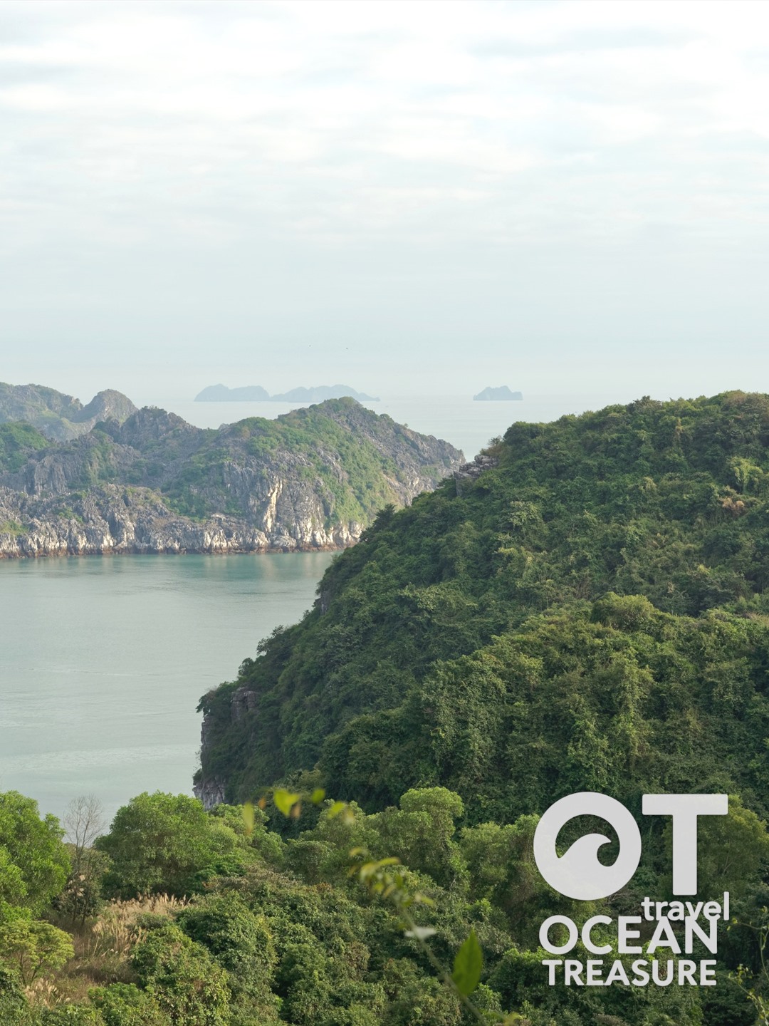 Tour Cát Bà - view biển Cát Bà