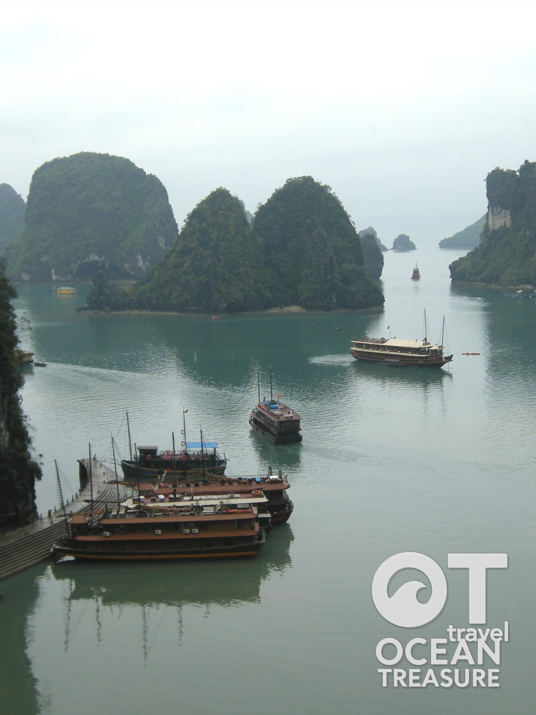 Tour Hạ Long - vịnh Hạ Long nhìn từ trên cao